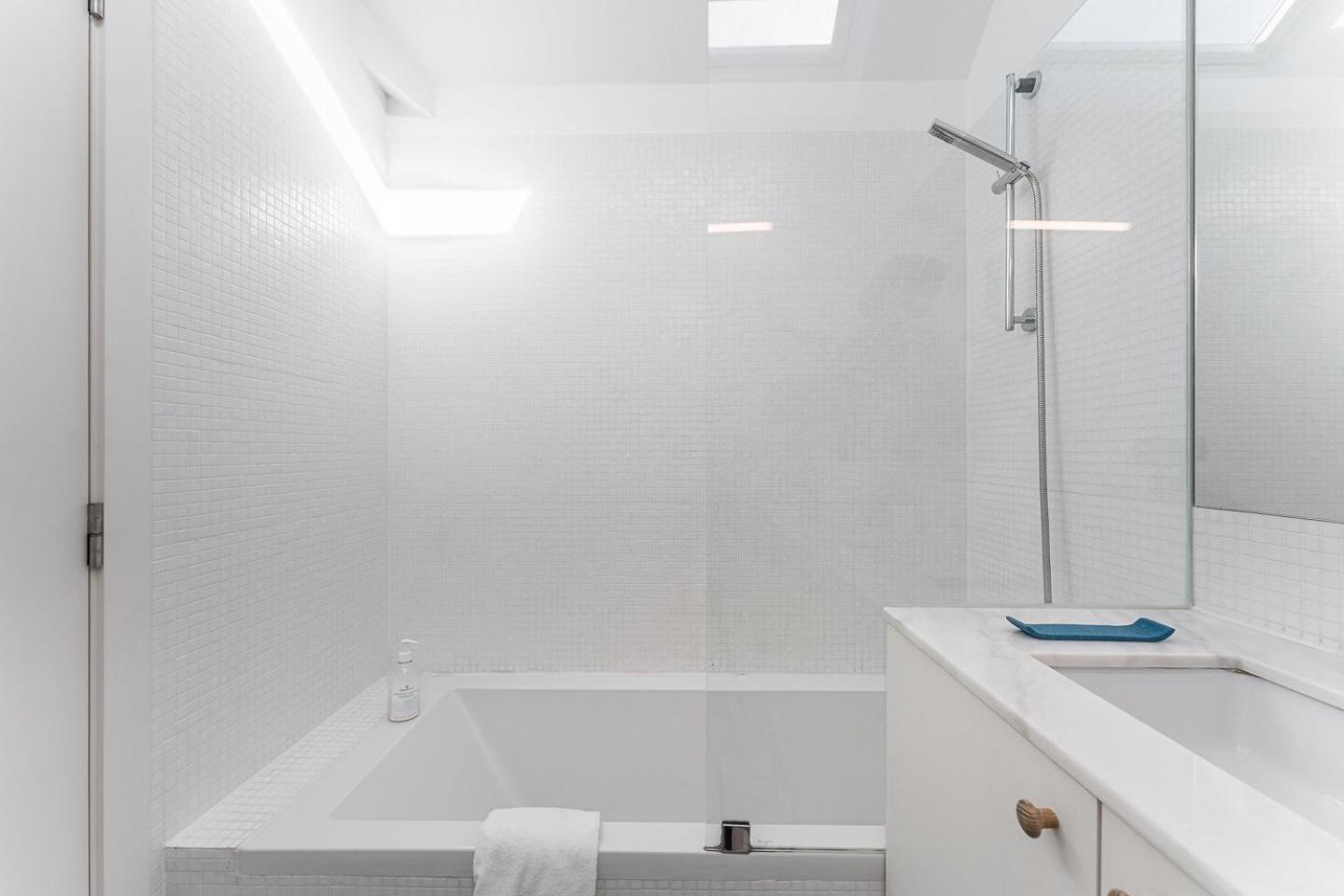 Guestready - Spacious And Modern Apt W/ Skylight بورتو المظهر الخارجي الصورة